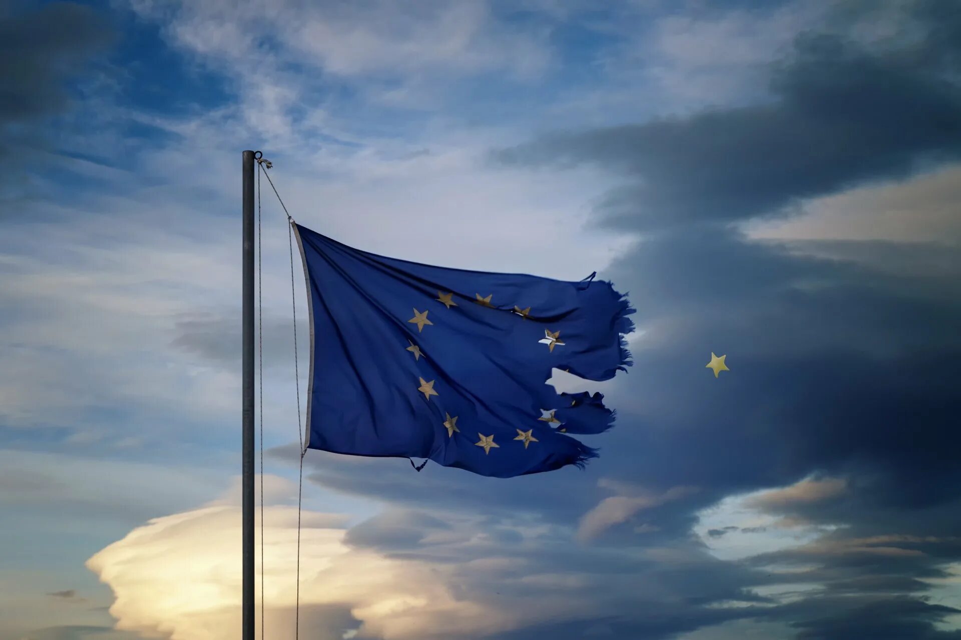 Звезды флага евросоюза. Флаг European Union. Европейский Союз. Флаг ЕС на флагштоке. Еврокомиссия флаг.