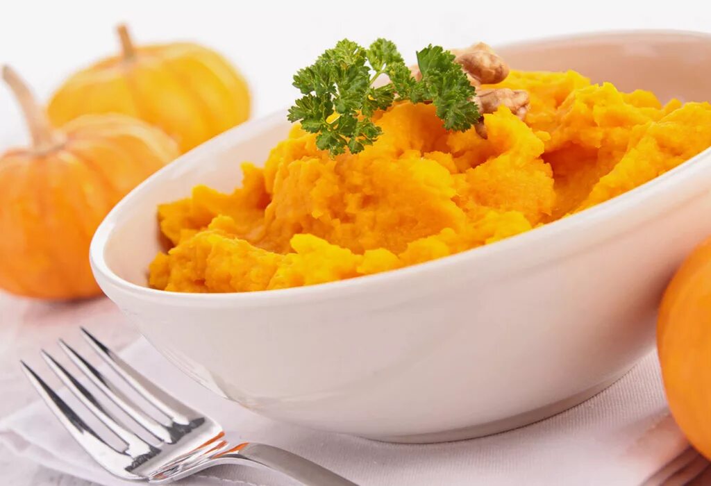 Тыквенно картофельное пюре. Морковно картофельное пюре. картофельно тыквенное пюре. картофельное пюре с тыквой. оранжевое картофельное пюре.