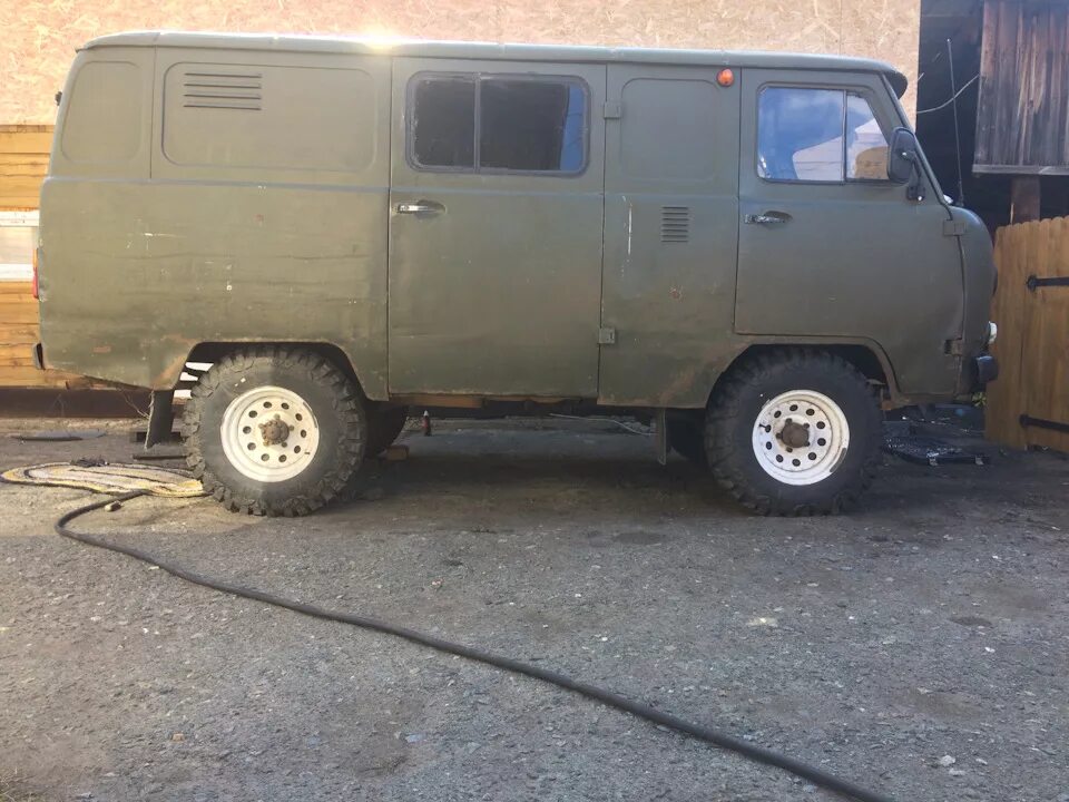 Уаз 452 буханка на 31 колесах. Уаз буханка на 36 колесах. Колеса уаз буханка r16. Диски уаз буханка 452. Уаз буханка safari 500.