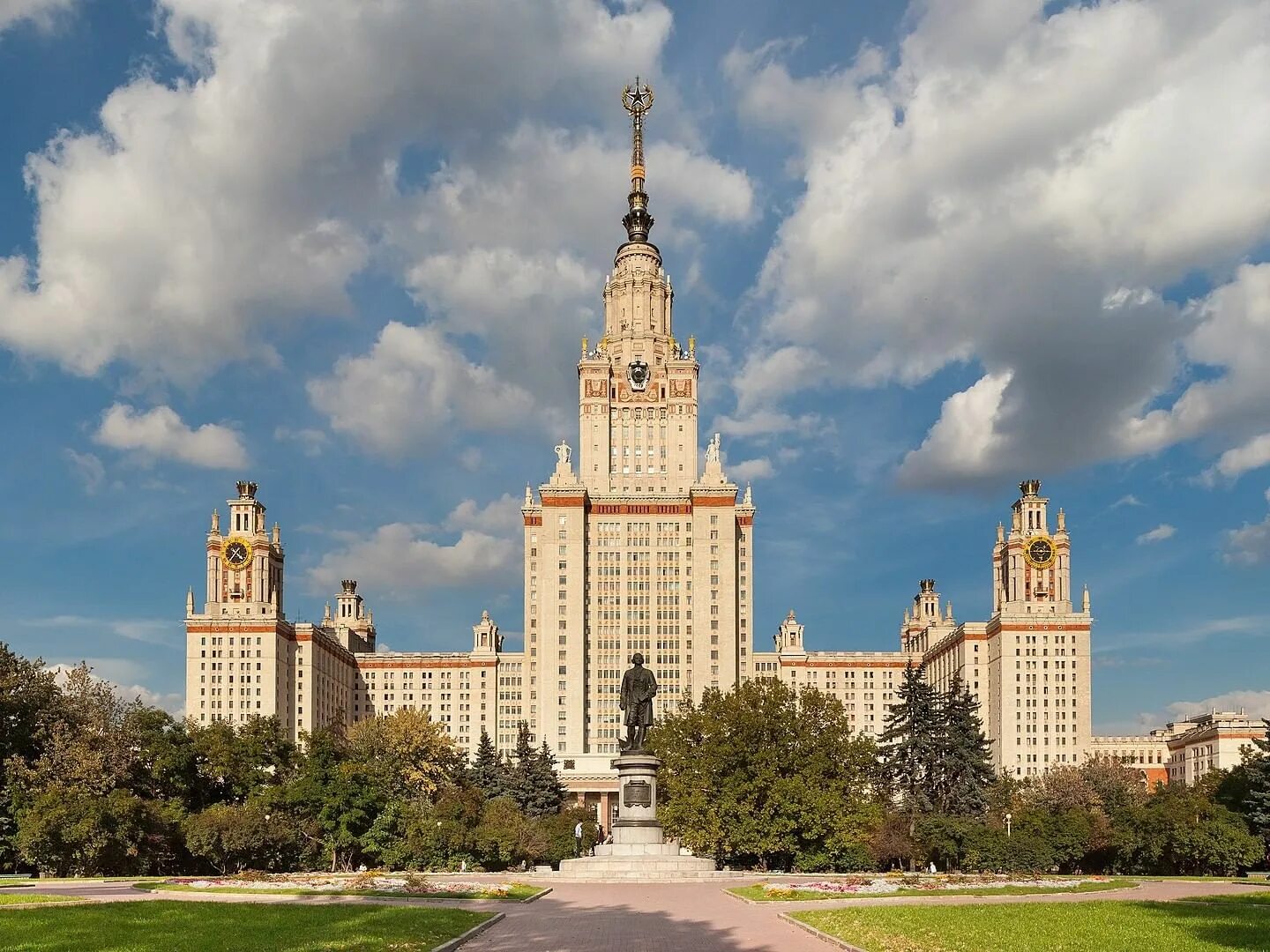 Мгу корп в. Сталинские высотки МГУ. Университет имени Ломоносова в Москве. МГУ Ломоносов. МГУ 2023 здание.