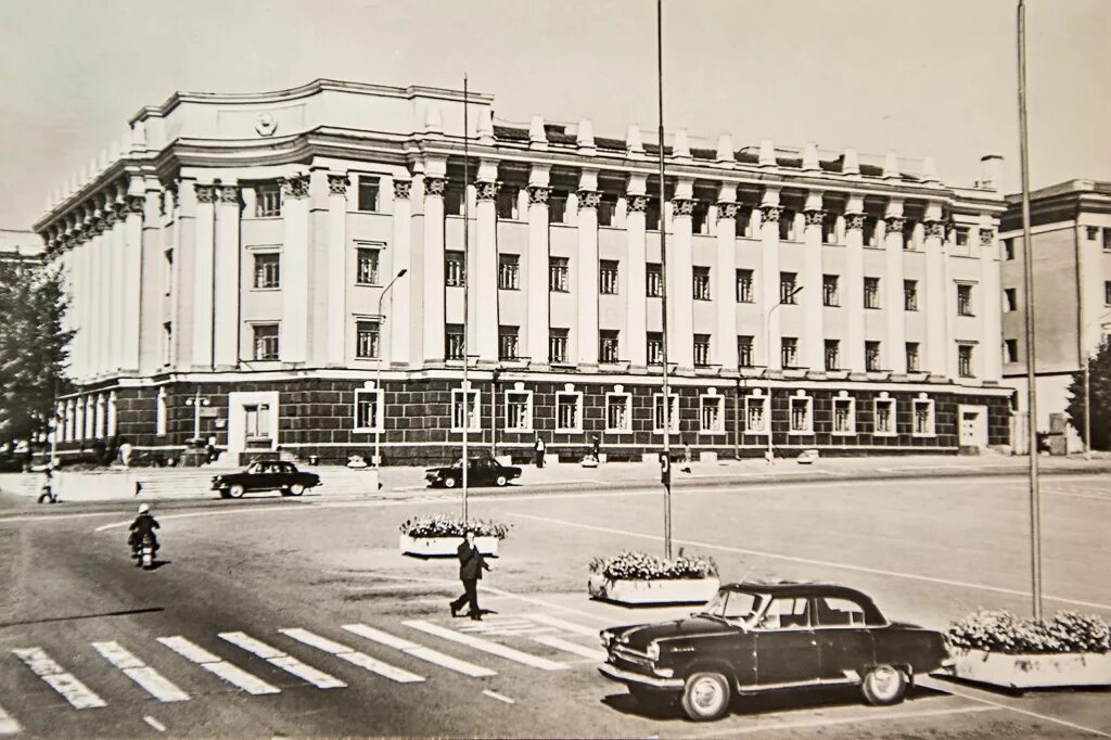 Здание народного Хурала в Улан-Удэ. Улан Удэ 1980 год. СССР Улан Удэ здания. Улан-Удэ 1978 год. Улан удэ советская