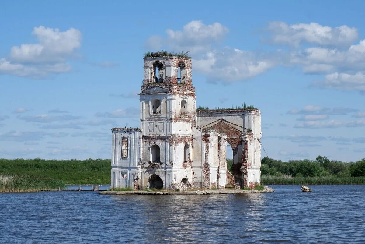 Сколько людей жило в крохино. Церковь Крохино Шексна. Церковь Рождества Христова в Крохино Вологодская область. Церковь Крохино Анор Тукаева. Затопленная Церковь Крохино.