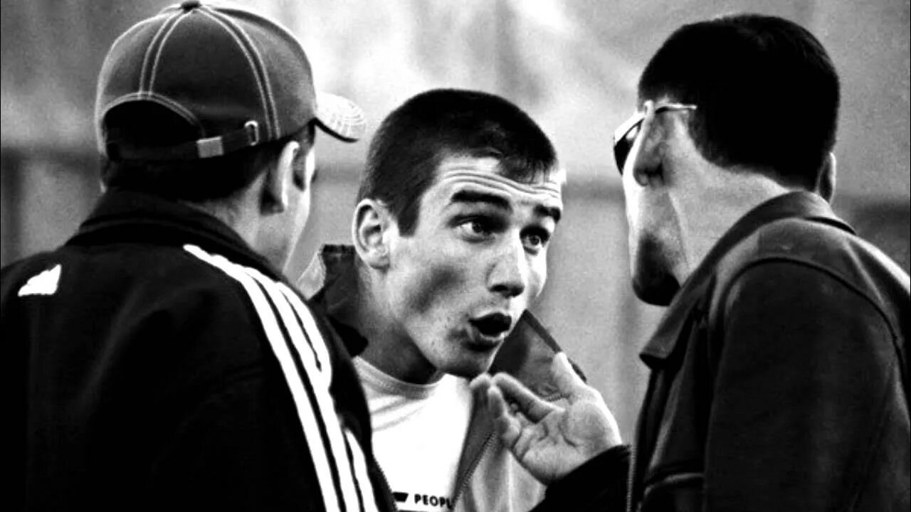 Пожалейте пацана. Пожалейте пацана. Пожалейте пацана. Уличные хулиганы. Кавказские парни со спины.