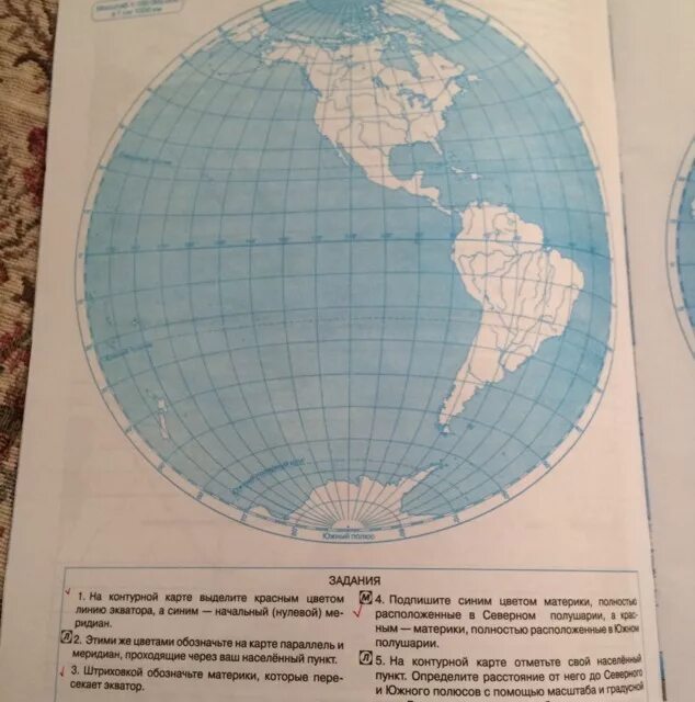 Контурная карта градусная сеть стр 14 15. Материки восточного полушария 4 класс. Два полушария земли. Западное полушарие контурная карта синяя. Закрасить материки на контурной карте 5 класс.