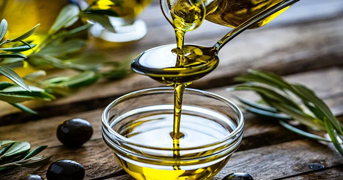 Масло оливы. Olive oil масло оливковое. Оливковое масло фото. Alevkovoy maslo. Hfcnbntkmyst vfcf.