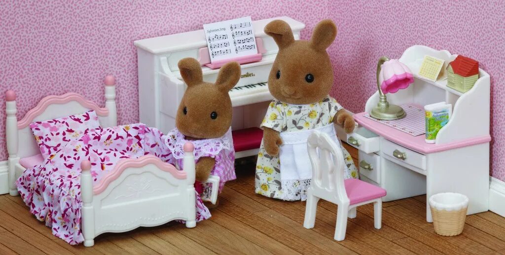 Фэмили девочки. Фэмили модельс девочки. Сильвания фэмили детская комната. Сильвания фэмили детская комната 5036. Мебель сильвания фэмили комната розовая.