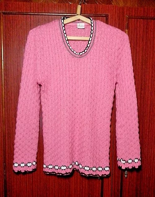 Свитер черный с розовым. Нежно-розовый свитер джемпер женский. Брендовые розовый свитер. Свитер двухцветный с розовым. Песни розовый свитер