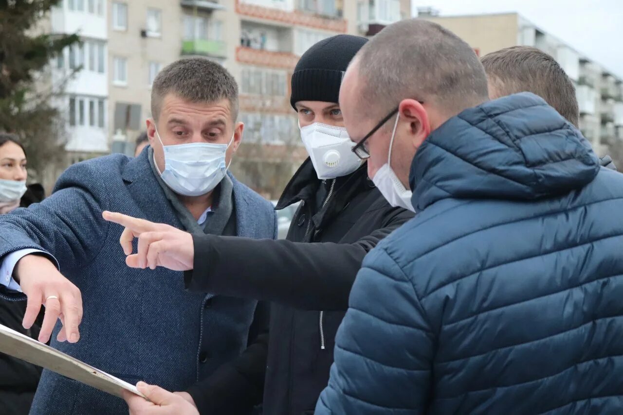 Погода в гусеве на сегодня. Черномаз министр строительства и ЖКХ Калининградской области. Министры строительства Калининградской.