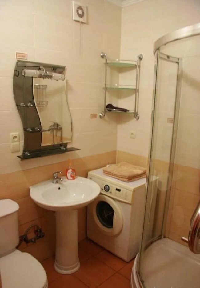 Туалет в общежитии в комнате. Ванная комната в общежитии. Санузел в комнате общежития. Комната в общежитии с санузлом в комнате.