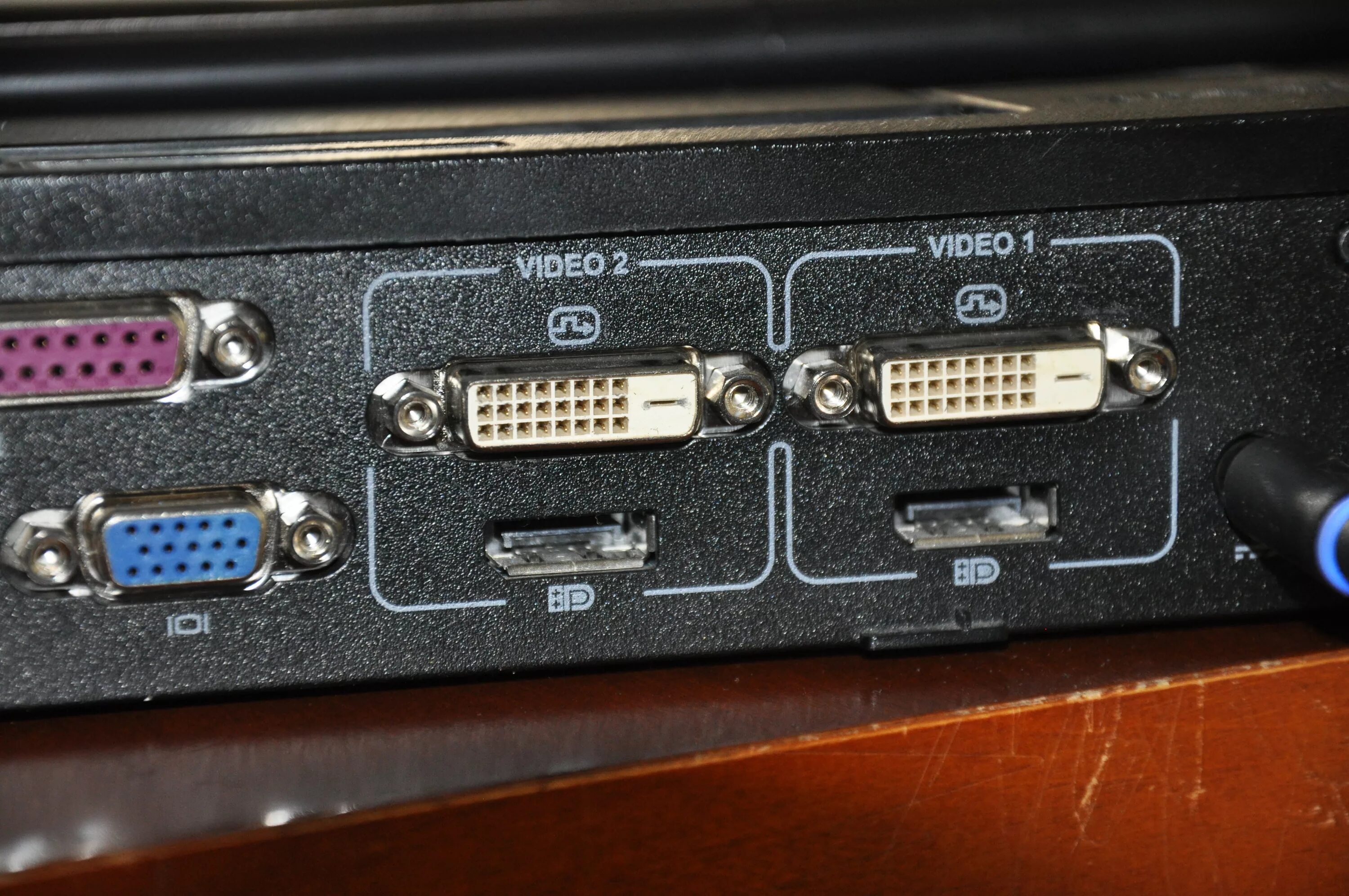 DISPLAYPORT порт ПК. DVI-D на видеокарте. HDMI VGA DVI разъемы на материнке.