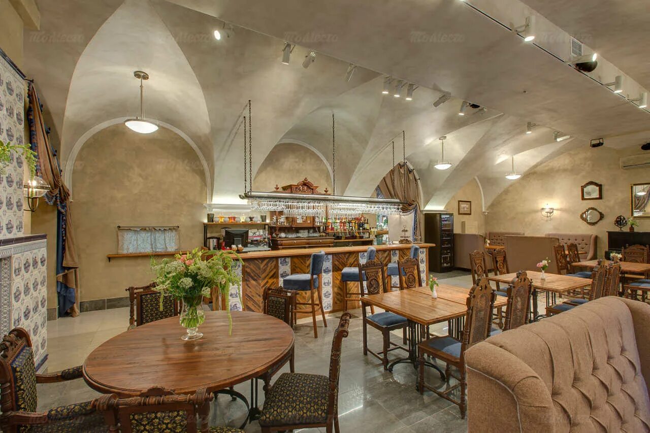 Трактир на пискунова нижний новгород. Кафе балканский дворик нижний новгород. Русский паб на тверском. Ресторан в поселке художников. Трактир 11.