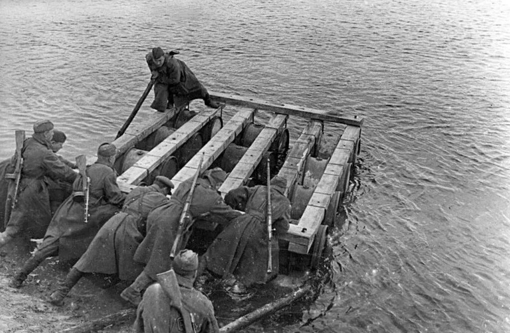 Форсирование реки Висла 1944. Форсирование реки Одер. Переправа через Днепр 1943 саперы. Форсирование реки Днестр 1944.