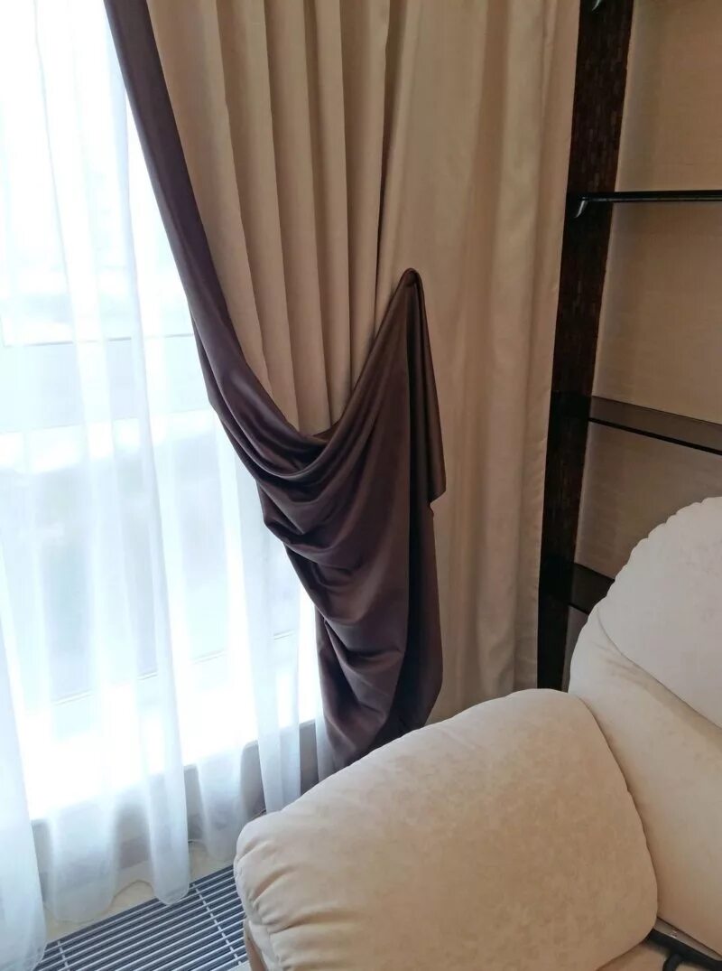 Двухсторонние шторы. Двухсторонние шторы для спальни. Портьера с отворотом. Двухсторонние шторы. Портьеры двухсторонние для гостиной.