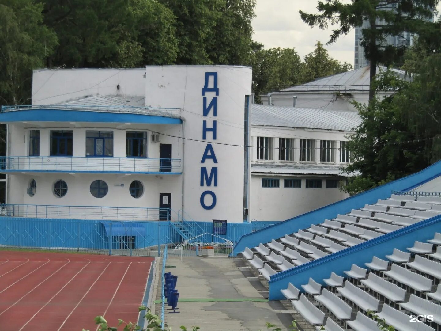 Динамо (спорткомплекс, Екатеринбург). Стадион Динамо ЕКБ. Спортивный комплекс Динамо ЕКБ. Еремина 12 Динамо Екатеринбург. Динамо спортивный магазин