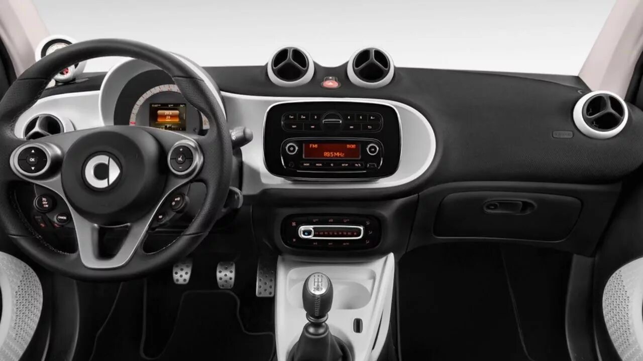 Smart debug. Smart fortwo 2018. smart fortwo 2018 салон. smart fortwo и smart for two coupe. smart fortwo 2017 салон.