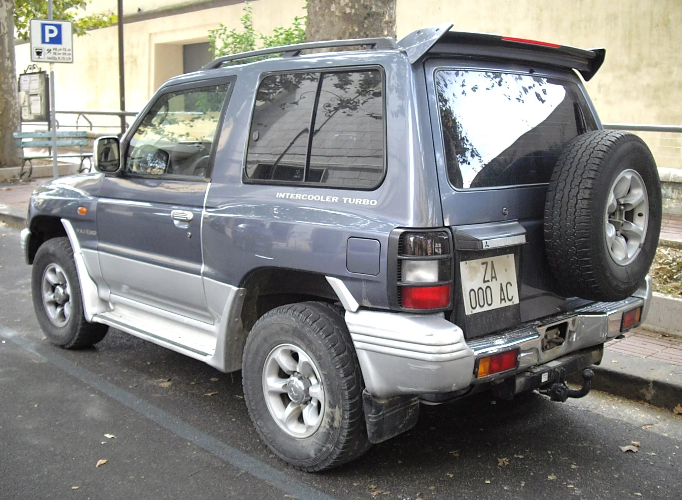 Купить двери на паджеро. Mitsubishi Pajero 3-дверная 1998. Mitsubishi Pajero 2 3 двери 1998. Mitsubishi Pajero 1996 2 двери. Мицубиси Паджеро 2.