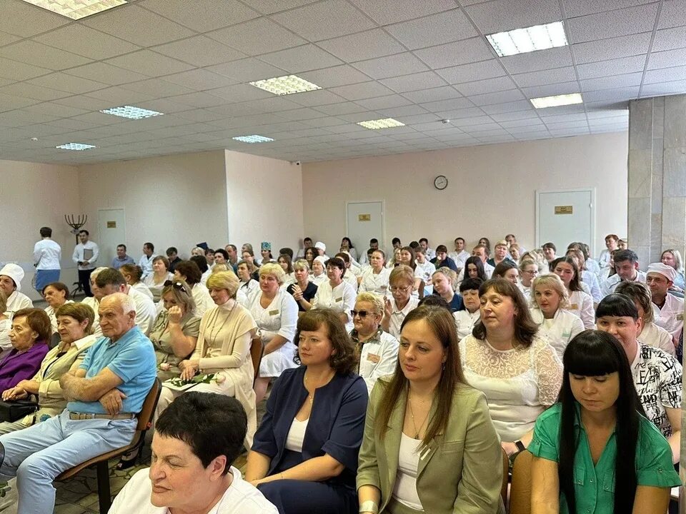 Саратовская больница. 9 Горбольница Саратов. ГУЗ СГКБ 1 им Юя Гордеева Филимонова. С днем медицинского работника. Саратовская клиническая больница 10