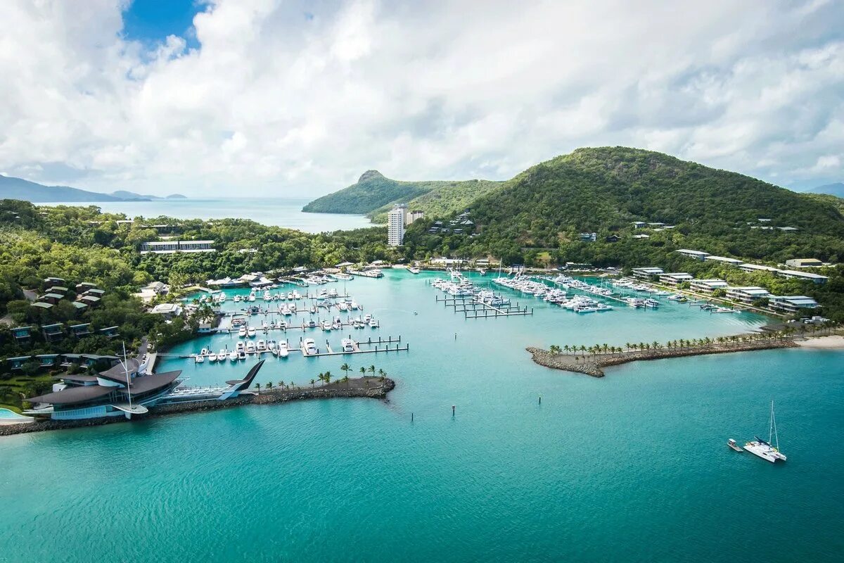 Marina islands. Терсдей Айленд Австралия. Гамильтон остров. Hamilton Island Австралия. Остров Гамильтон туристы.