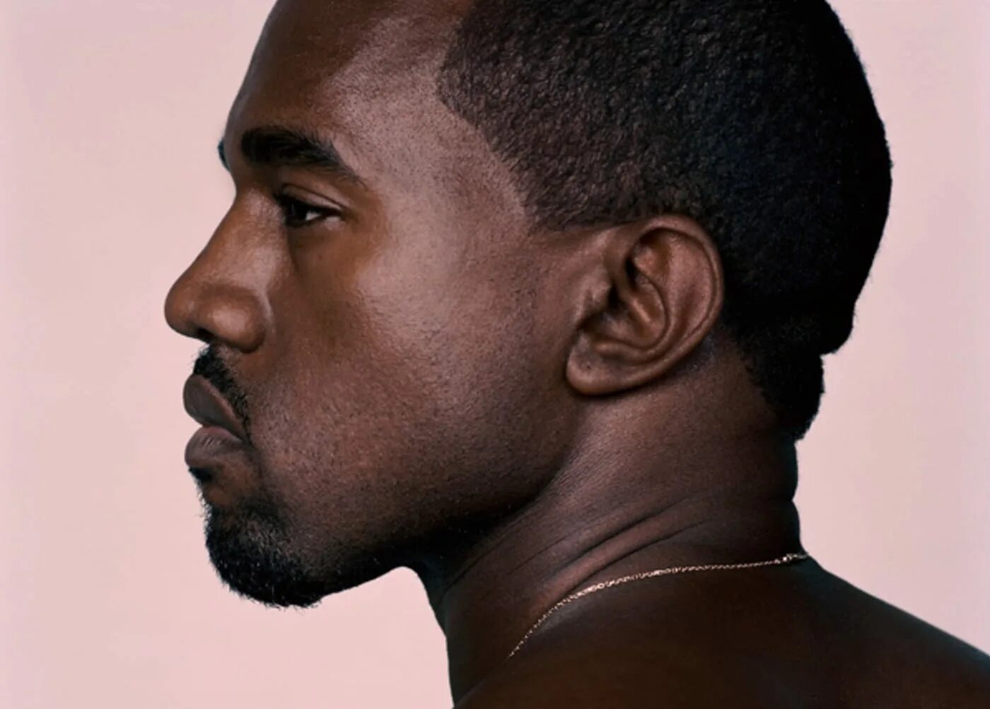 Муж смотрит негр. Канье Вест в профиль. Kanye West прическа. Негроидная раса профиль. Канье Вест магшот.