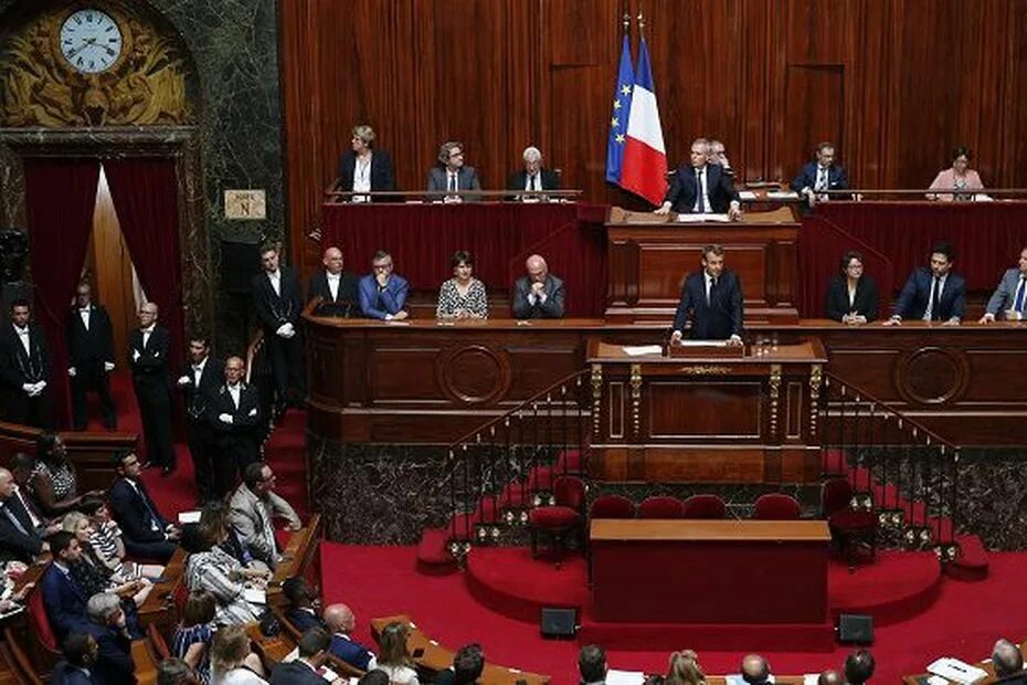 Француз закон. Национальное собрание Франции 1946. Законодательный орган Франции. Палаты парламента Франции. Франция власть.