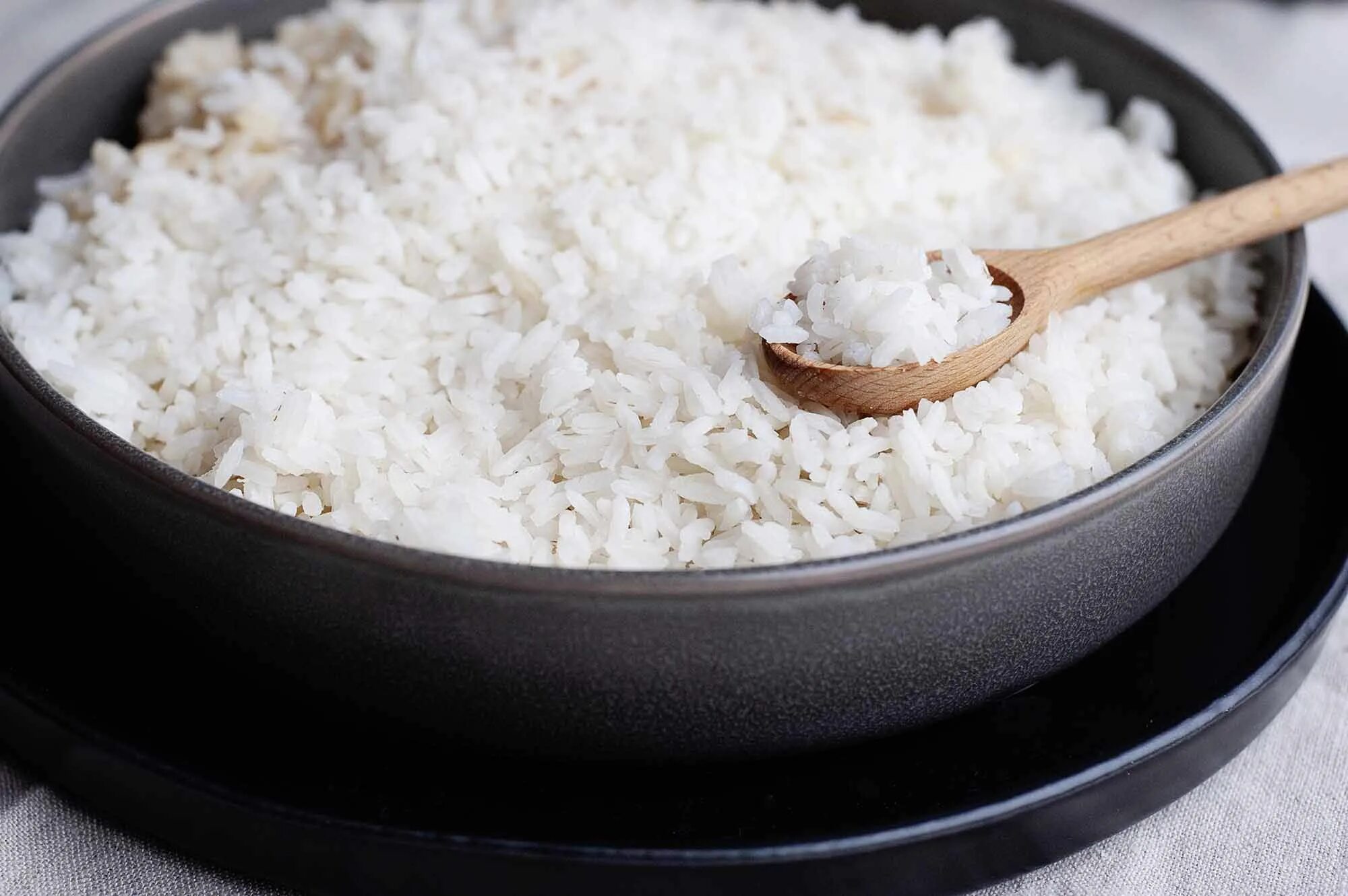White rice. Крахмалистый рис. Рис в кастрюле. Рассыпчатый рис. Белый рис.
