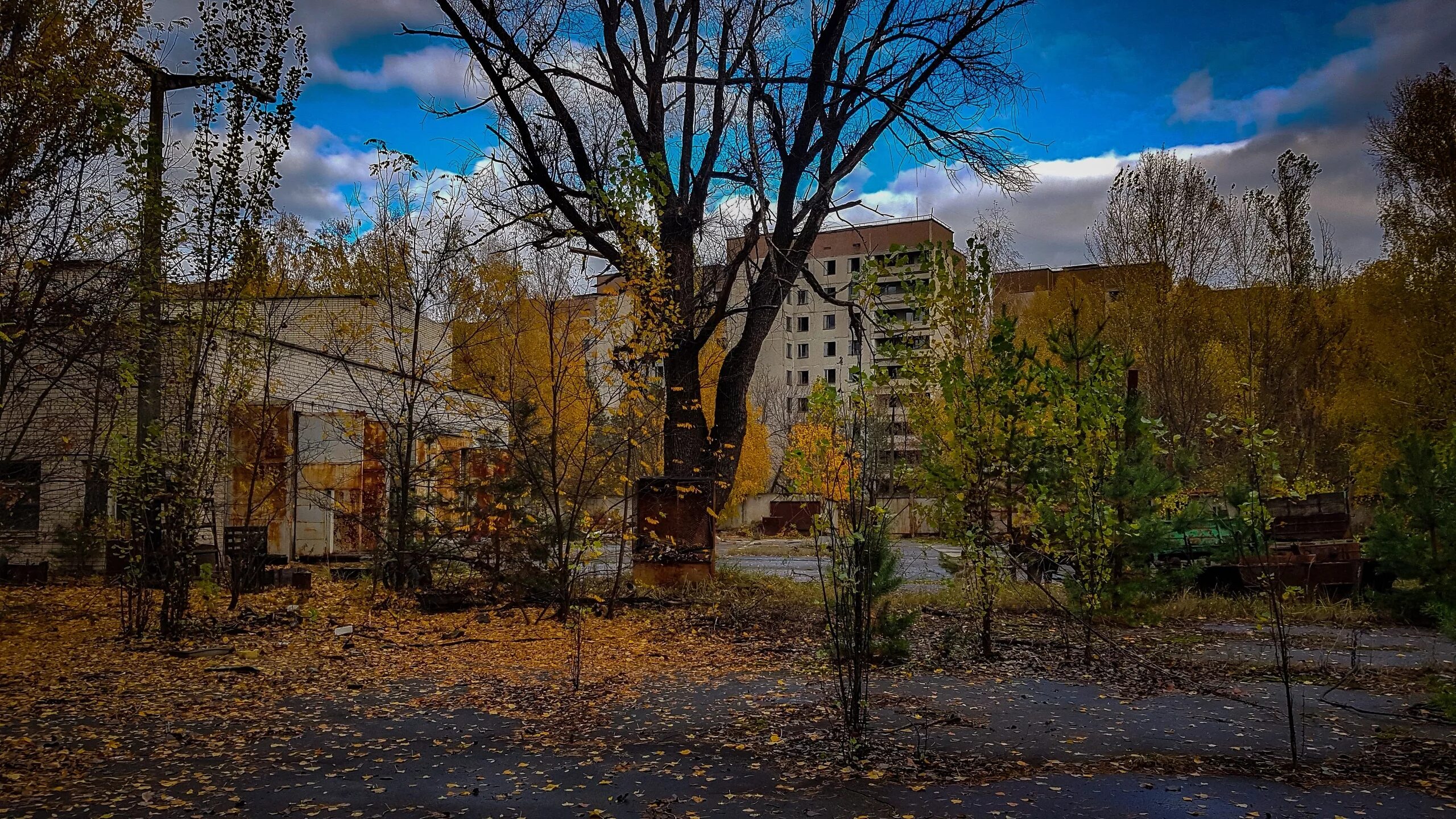 Pripyat chernobyl. Припять зона отчуждения. Чернобыль город Припять. Припять Чернобыль ЧАЭС зона отчуждения. Заброшенный город Чернобыль Припять.