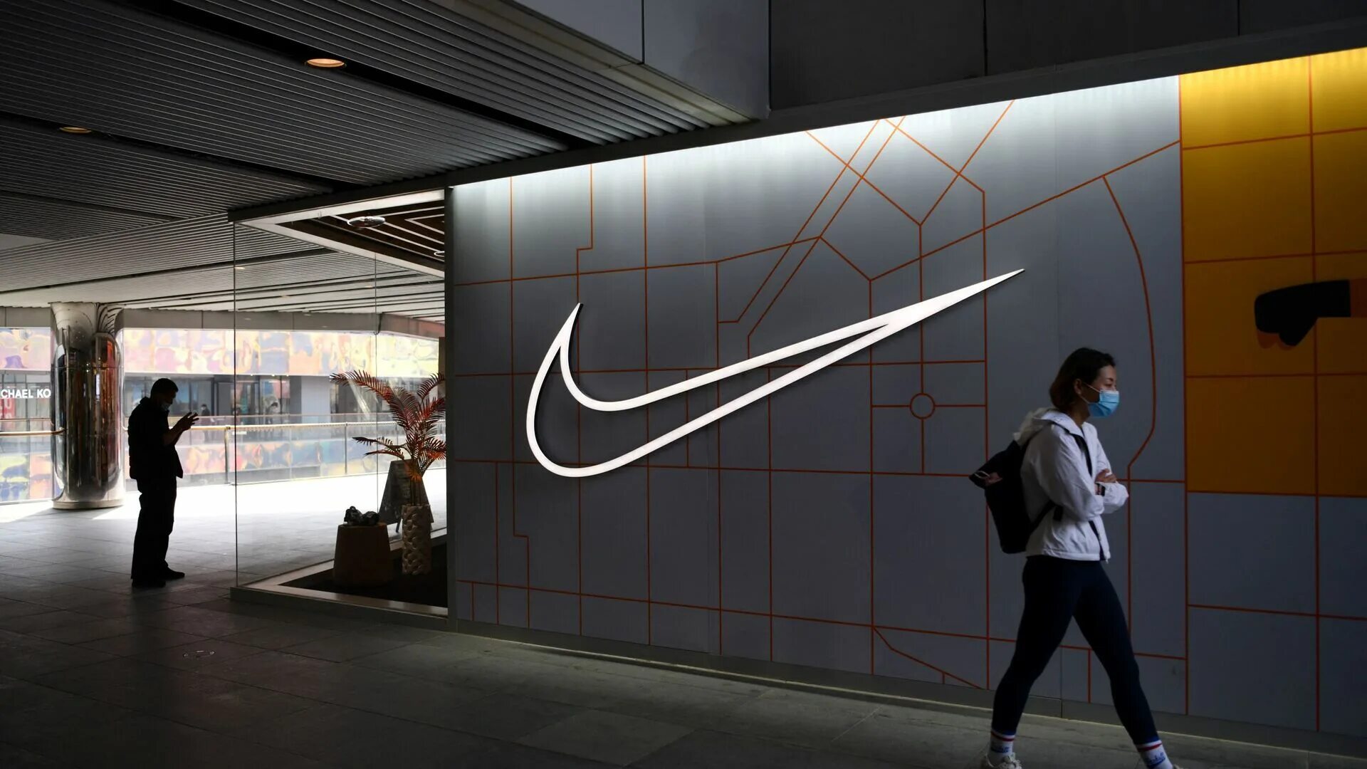 Завод найк. Китайский Nike. Завод Nike в Китае. Найк в Азии.