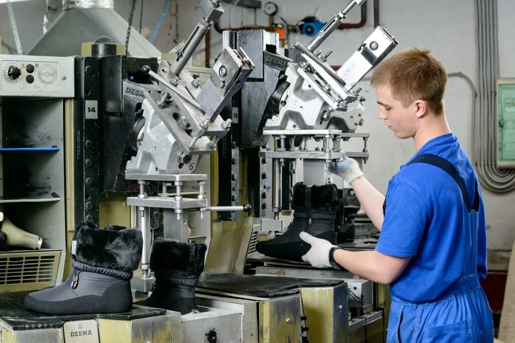 Производство обуви. Современная российская обувь. Кожевенно-обувная промышленность. Будная промышленность. Обувная фабрика степ дрезна зимина 1.