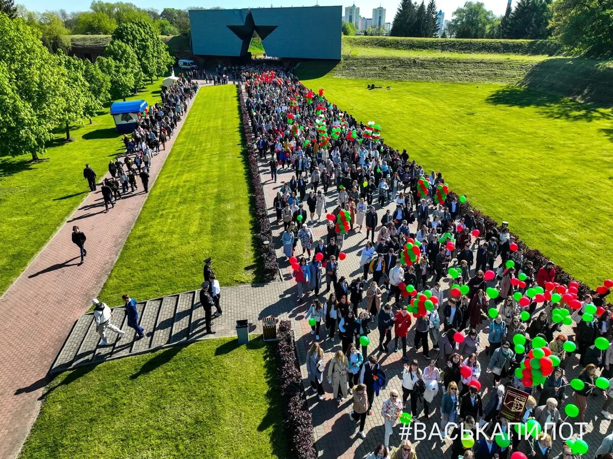 Брест 9 мая 2025 программа. 9 мая брест. брест в мае. брестская крепость брест. с высоты птичьего полета.