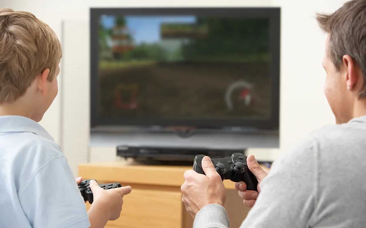 Включи папа играет на компьютере