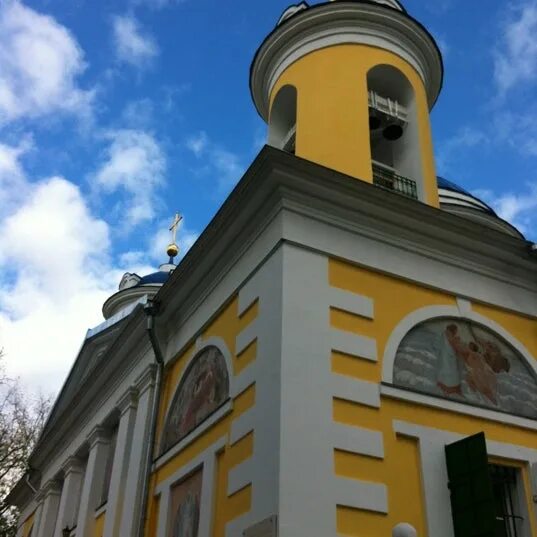 Храм в акулово. Акулово храм Мытищинский район. Храм Покрова д Акулово Одинцовский район. Аколово Ярославская область Церковь. Храм Покрова в Акулово фото.