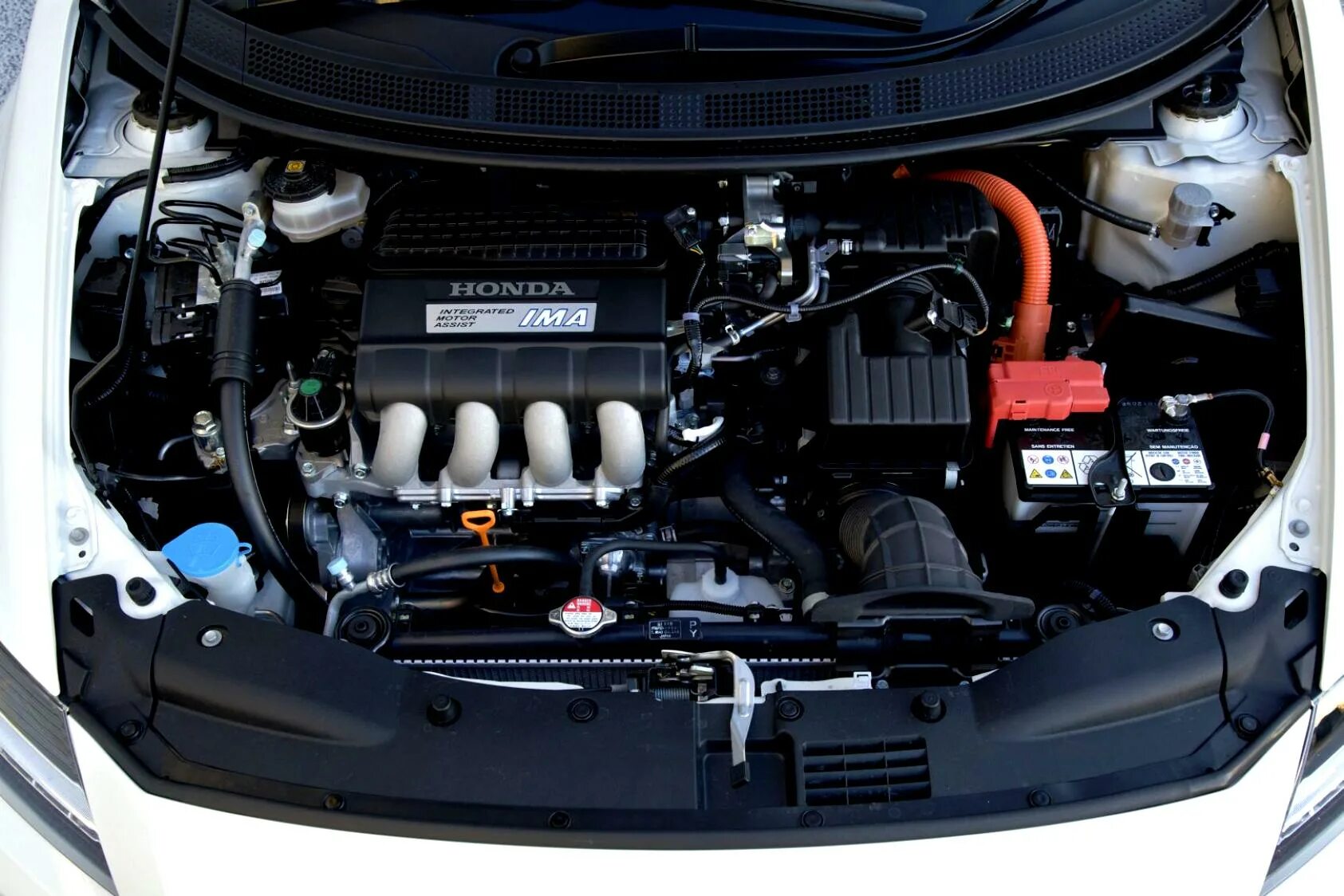 Хонда фит 2012 гибрид под капотом. Хонда Фрид гибрид двигатель. Honda z под капотом. Хонда Фрид подкапотное пространство. Honda freed двигатель