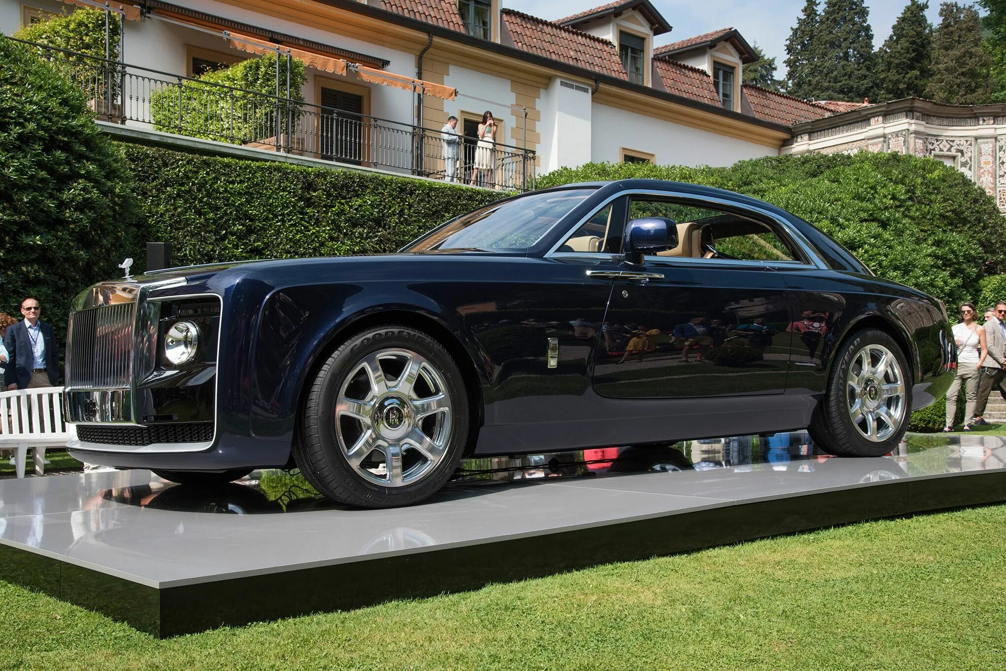 Rolls royce arcadia. Rolls-Royce Sweptail. Rolls-Royce Sweptail 2017. Rolls-Royce купе Sweptail. Rolls Royce 08 Sweptail.