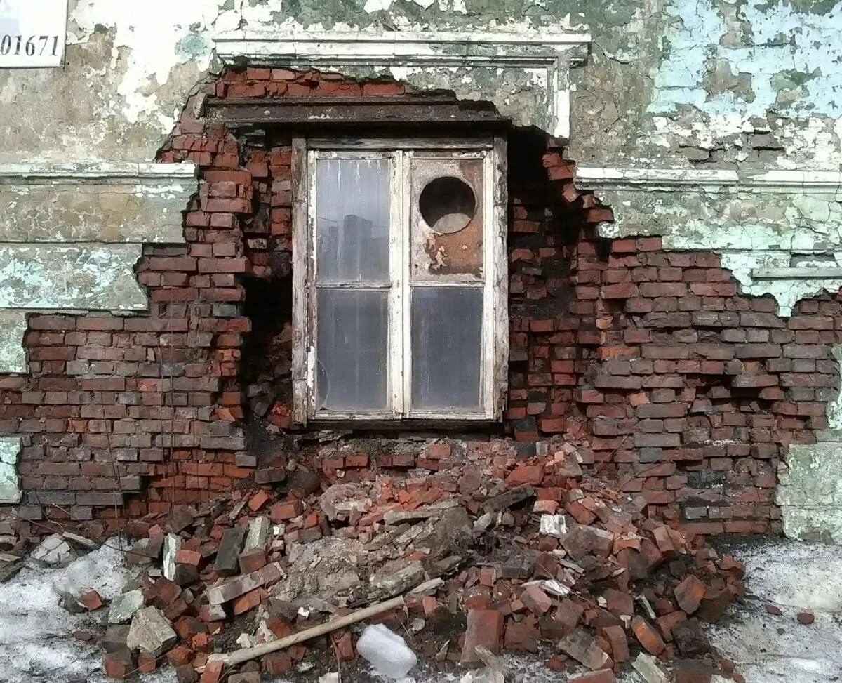 улица пухова калуга. омск многоэтажки. аварийное жилье. аварийный дом на улице. жолудева 14 волгоград.