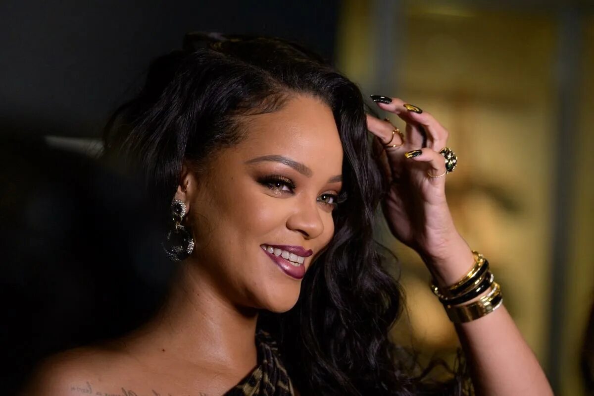 Rihanna gun. Рианна. Рианна певица. Рианна фото. Реана балич.