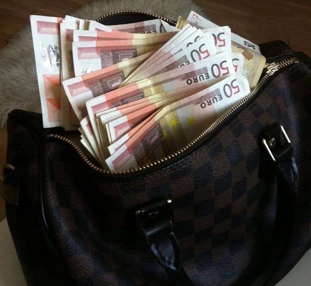 Сумка с деньгами. Кошелек с деньгами. Сумочка для денег. Огромная сумка с деньгами.