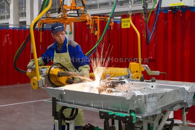 Точечная контактная сварка. Контактная сварка арматурных каркасов. Контактная сварка на автозаводе. Сварка на машинах контактной прессовой сварки. Сварка автомобиля.