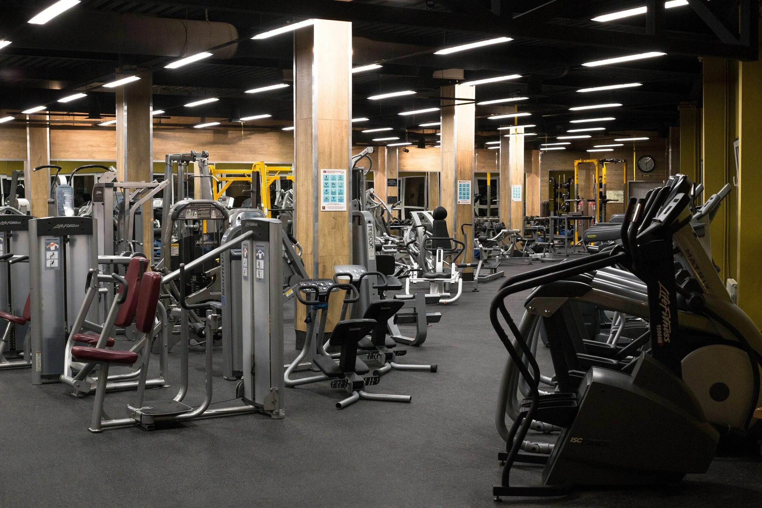 Hit fitness атмосфера. Фитнес хаус комендантский пр 2. Фитнес на комендантском проспекте. Фитнес на комендантском проспекте. Твой фитнес комендантский 26.