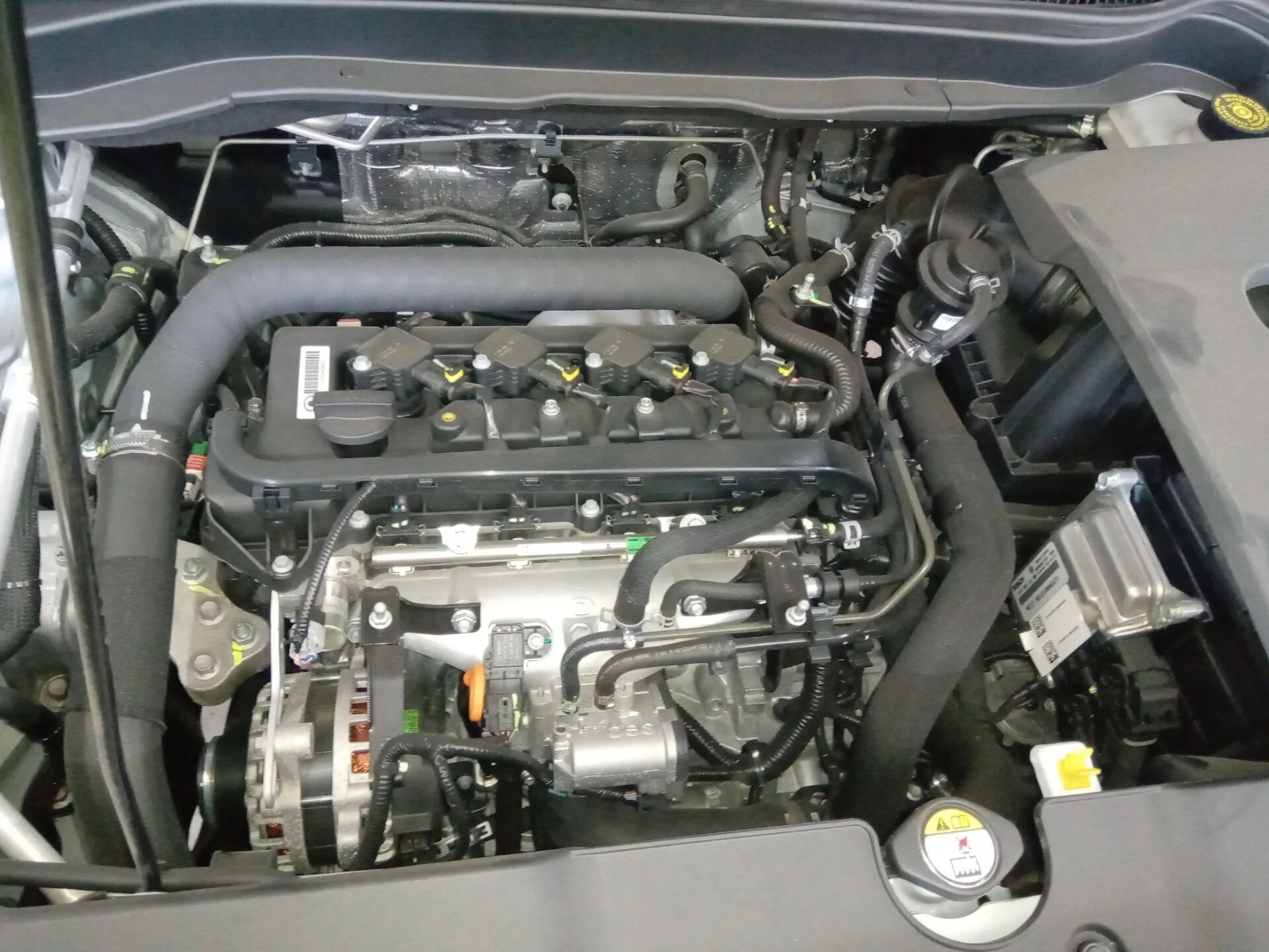Два стильных кроссовера: Haval F7 против Renault Arkana