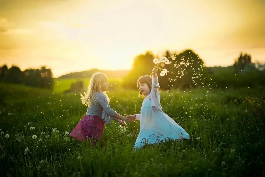 Freedom's children. Детство картинки. Детство фото. Девочка благословение. Благословенная Дружба.