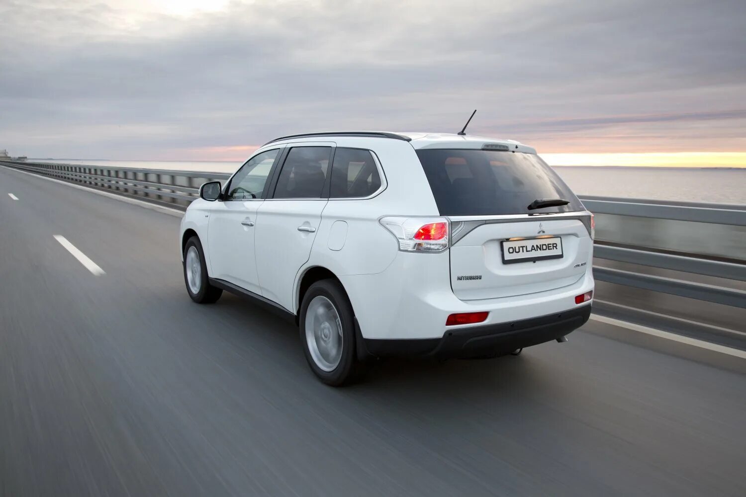 Mitsubishi Outlander 3. Mitsubishi Outlander 3 2012. Мицубиси Аутлендер 3.0. Митсубиси Аутлендер 3.0 2016.