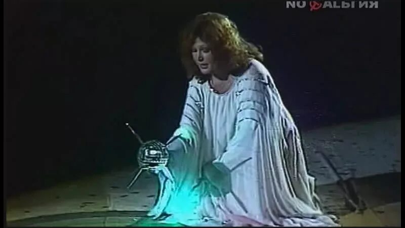 аллы птица. аллы птица. песня расскажите птицы пугачева слушать. расскажите птицы пугачева. пугачева 1976.