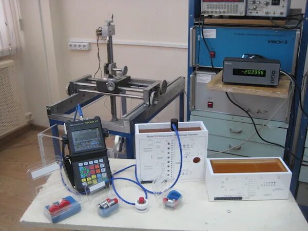 Метрология лабораторные. Теплотехнические средства измерений приборы для измерений. Fluke прибор метрологии. Цифровые измерительные приборы метрология ЛЭТИ. Измерительная установка.