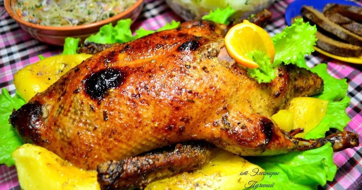 Утка фаршированная рисом. Утка запеченная в духовке. Утка с апельсинами в духовке. Утка в утятнице в духовке. Утка целиком.