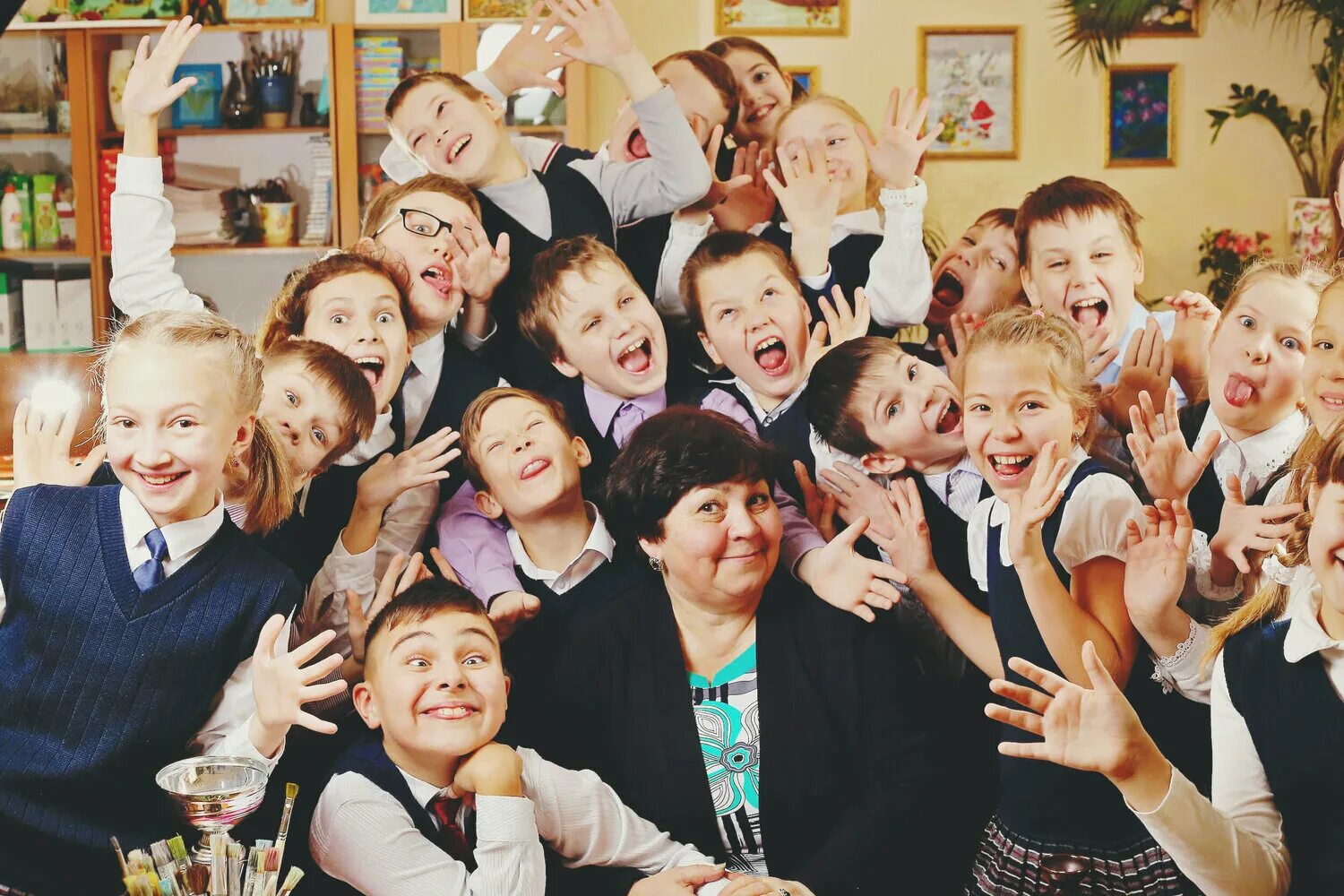 смешные первоклассники. самая клевая в школе. идеи для школьных фотографий. смешные ситуации в школе на уроках. смешные школьники.