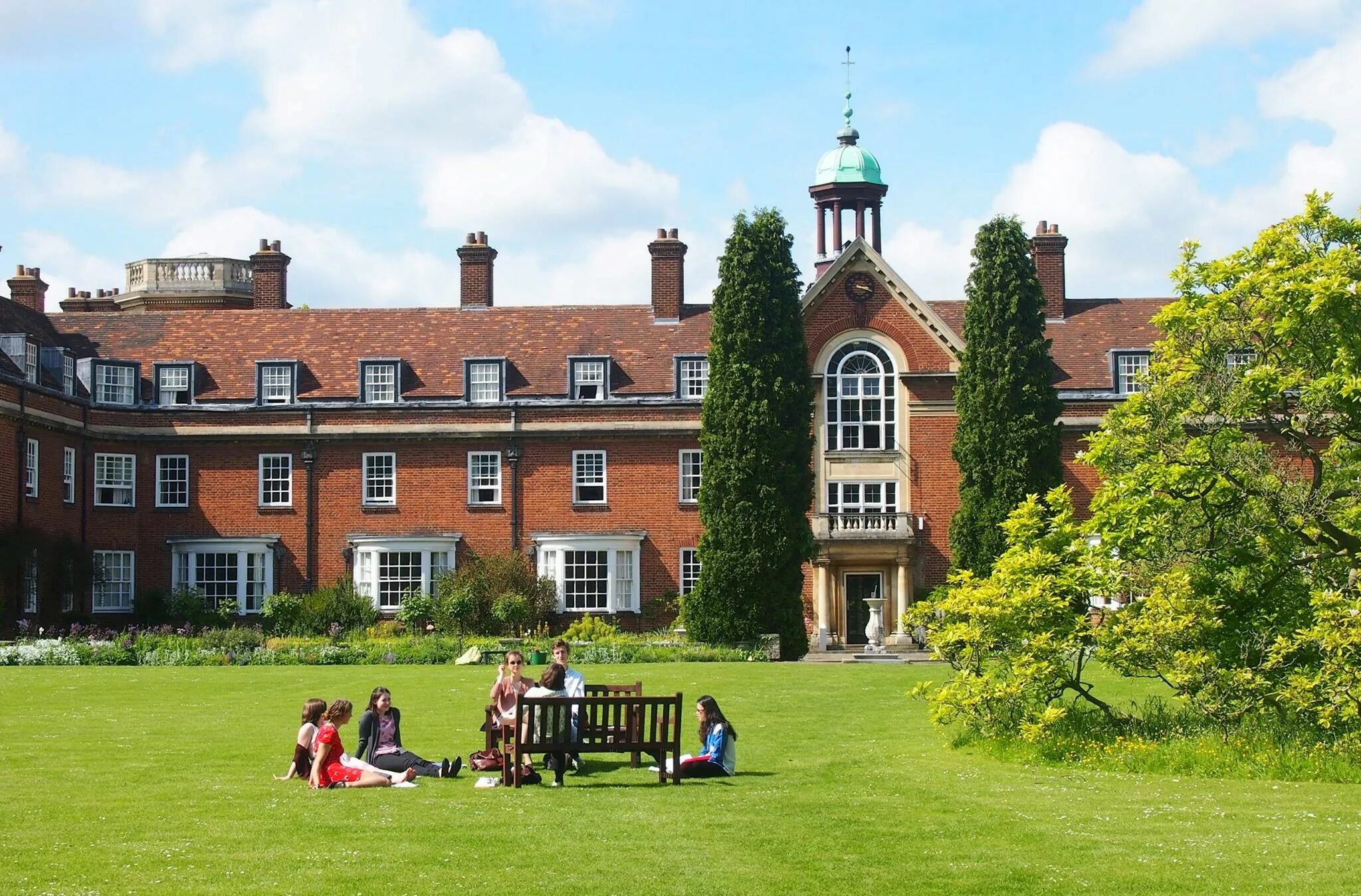 Oxford University Summer School (летний лагерь при Оксфордском университете). St Hugh’s College Оксфорд. Школа английского Оксфорд. Школа Oxford Англия.