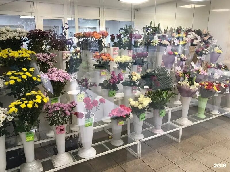 композиция в конверте "эдуард". цветочный бассейн. цветы в никольском. цветы в цветочном магазине. Flora опт новосибирск.