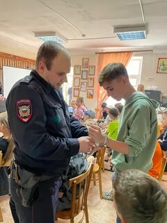 Полицейский учат