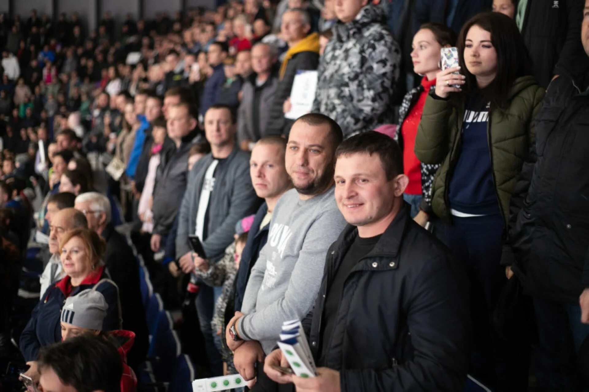 Сеанс арена барнаул. Хоккей 2019 барнаул титов арена. титов арена барнаул концерт. титов арена хоккей. хоккей в барнауле 31 января 2025 а титов арена.