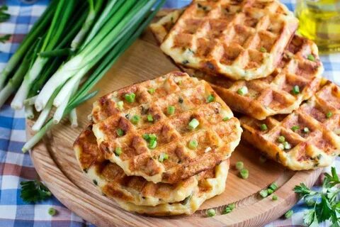 Вафли с колбасой на кефире